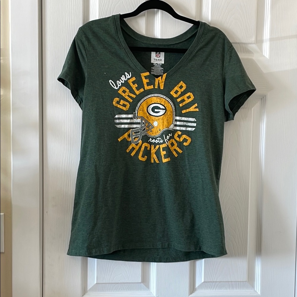 NFL 🏈 football Green Bay Packers V neck tee
